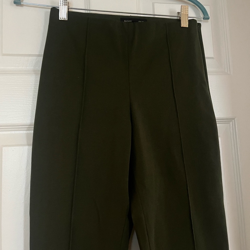 Banana Republic - Olive Green Stretch Trouser - Small